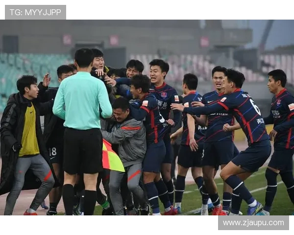 长江涛声伴中超重庆主场的特殊足球文化